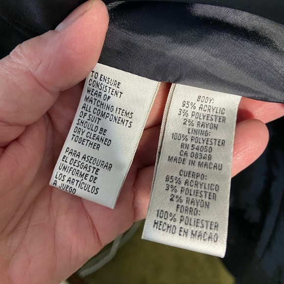 Jones New York suit size 10. Pristine. With velvet trim and delicate ruffle. - Picture 5 of 16